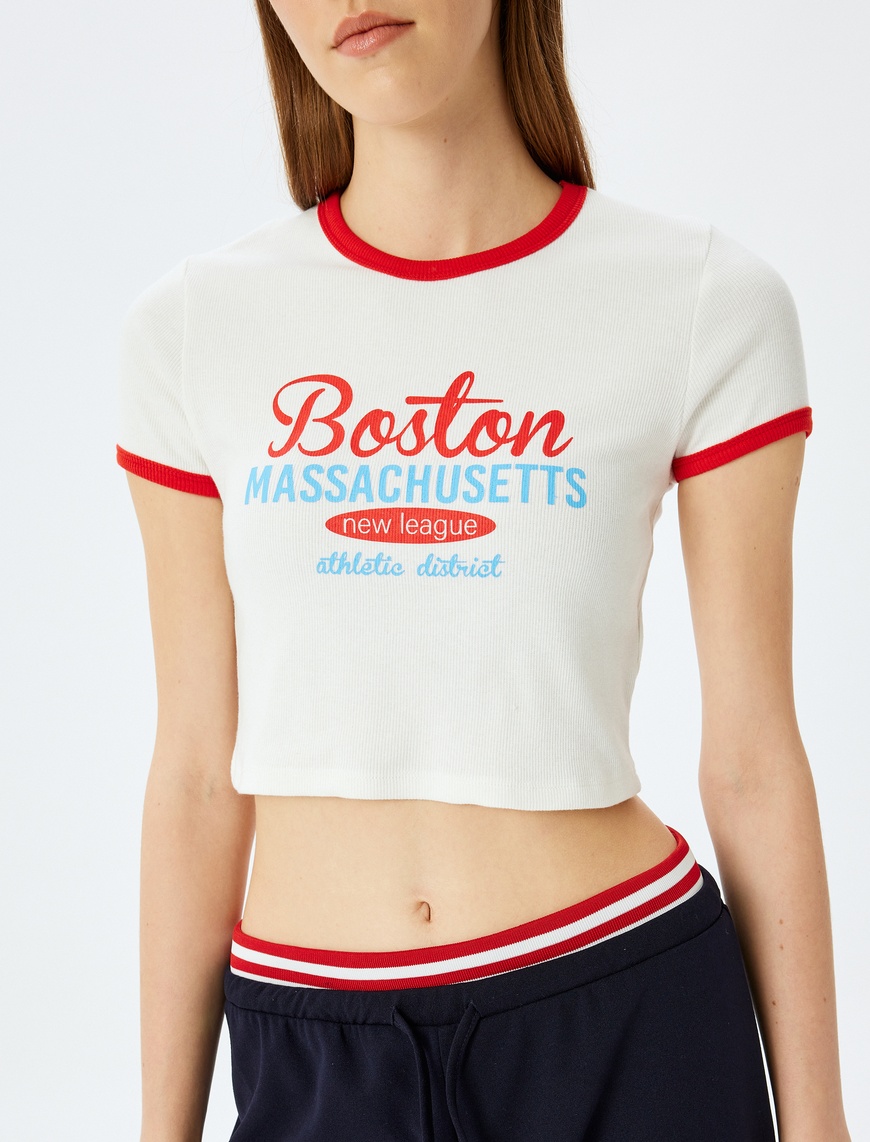   Kratki slim fit crop top sa printom