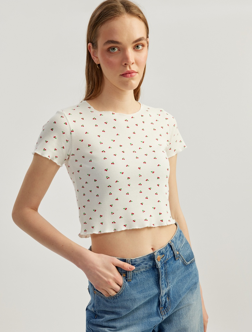   Crop majica sa trešnjinim printom